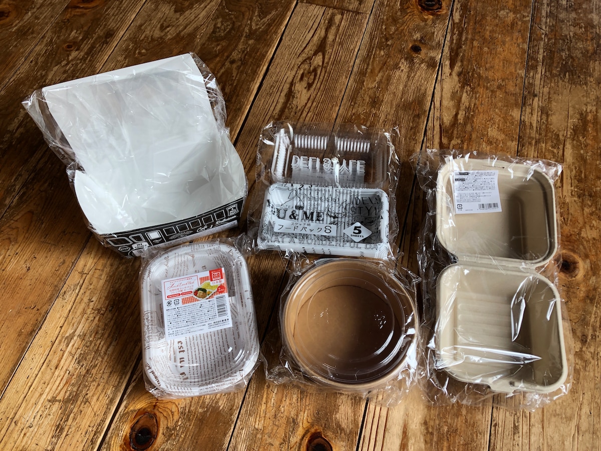 百均の使い捨て容器を使ってお弁当詰め方！, 簡易容器に詰めてお出かけ弁当だよ🍱😋, 簡易容器って, シンプルすぎて詰めにくいのよね💦,お出かけ弁当を作る時は, 出かけなきゃ行けないから、かなりバタバタ！, サッと詰めて, サッとお出かけ🚗💨, 楽しんでね😉,お弁当メニュー , ・おにぎり 梅干し・おかか , ・唐揚げ, ・卵焼き, ・ピーマンの明太子炒め, ・エビとミニトマト,