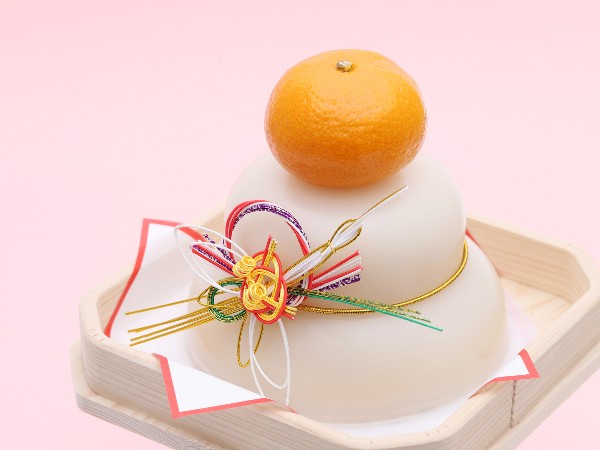 鏡餅とは。意味や由来、飾り方、鏡開きのコツを簡単にわかりやすく解説します