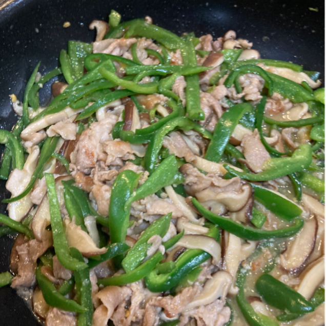 豚と米ナスと椎茸とピーマンのピリ辛味噌炒め