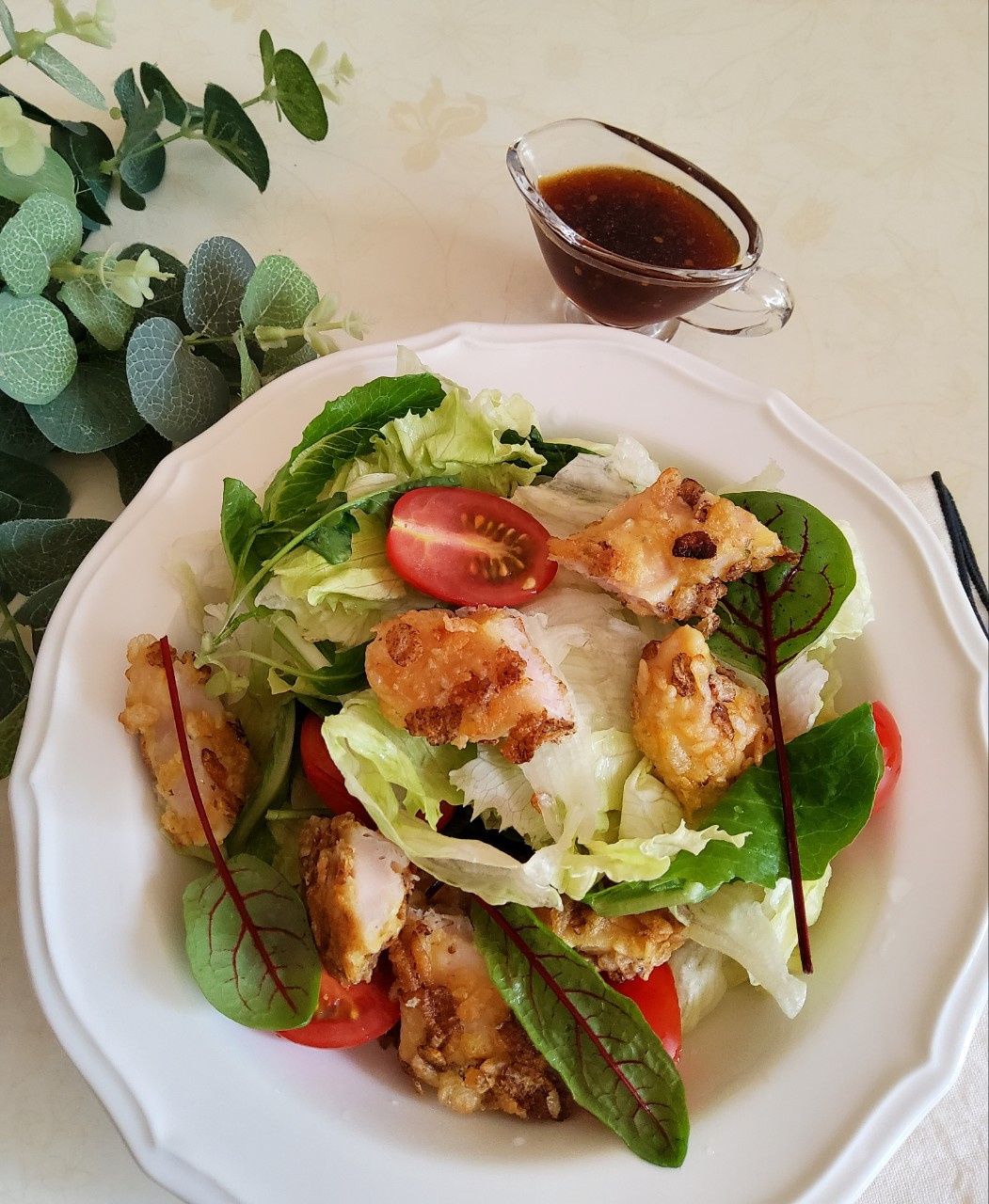 今日のおつまみ晩ごはん、人参サラダサンドで🍺 セブンのサラダチキン、ケイジャン味とさっと茹でた千切り人参🥕タバスコ、塩胡椒、マヨで和えてトーストしたパンにチーズと挟んで😁これめちゃくちゃ美味しいんですよ❤️毎日食べたいやつ🥪 今日も塾〜何時に帰って来