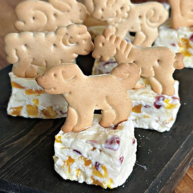 たっぷりフルーツビスケットサンドアイス