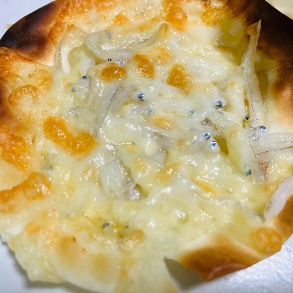 餃子の皮で♪超簡単♪パリパリしらすピザ