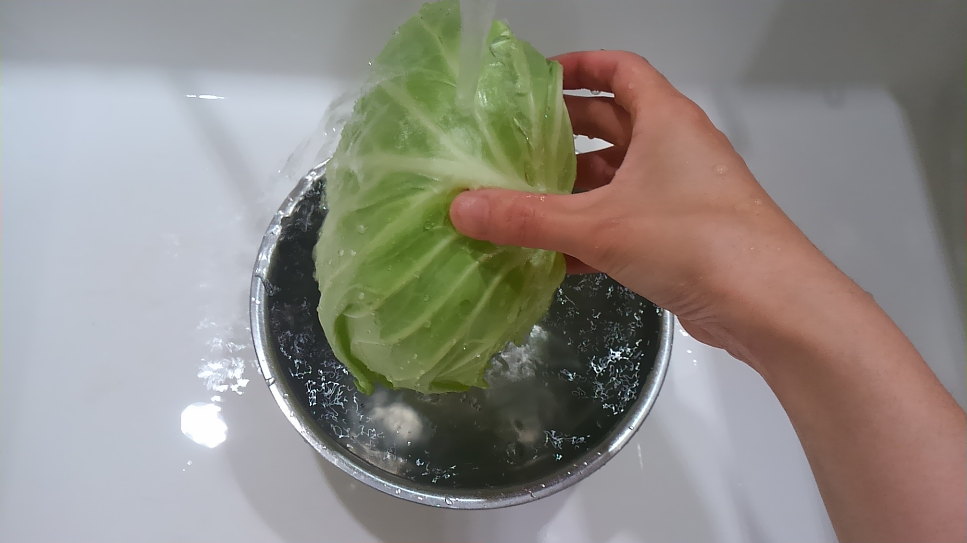 キャベツは洗う必要が無いの？正しい洗い方から保存方法まで紹介 - E・レシピ 1 1ページ