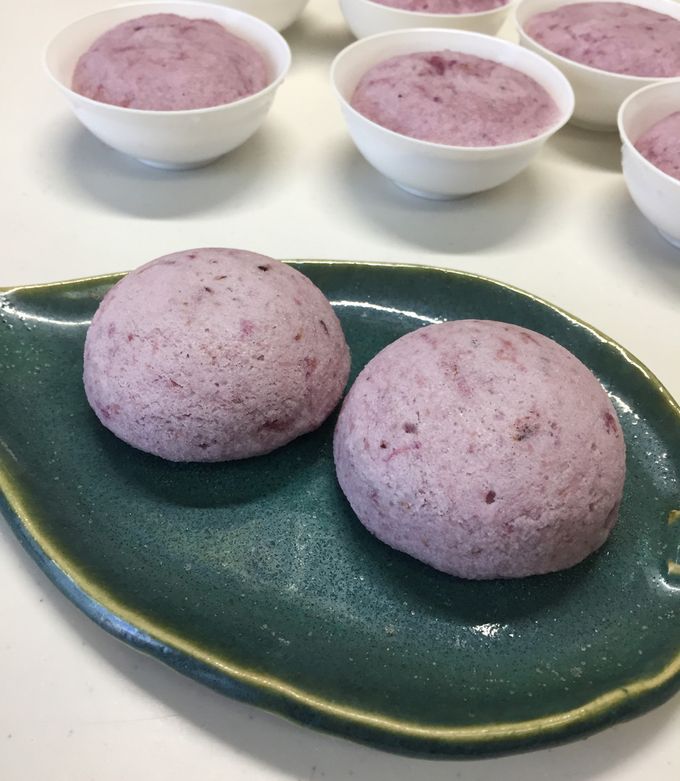 台湾のスイーツって美味しいですよね🇹🇼😋ダパイダンにはスイーツもありますよ！ 新メニューの「旨芋スティックアイスは」紫山芋餡をライスペーパーで包んだサクサク＆中はしっとりした食感のスイーツです💜🤍お好みでアイスにつけてどうぞ！🍨🌻dapaidang