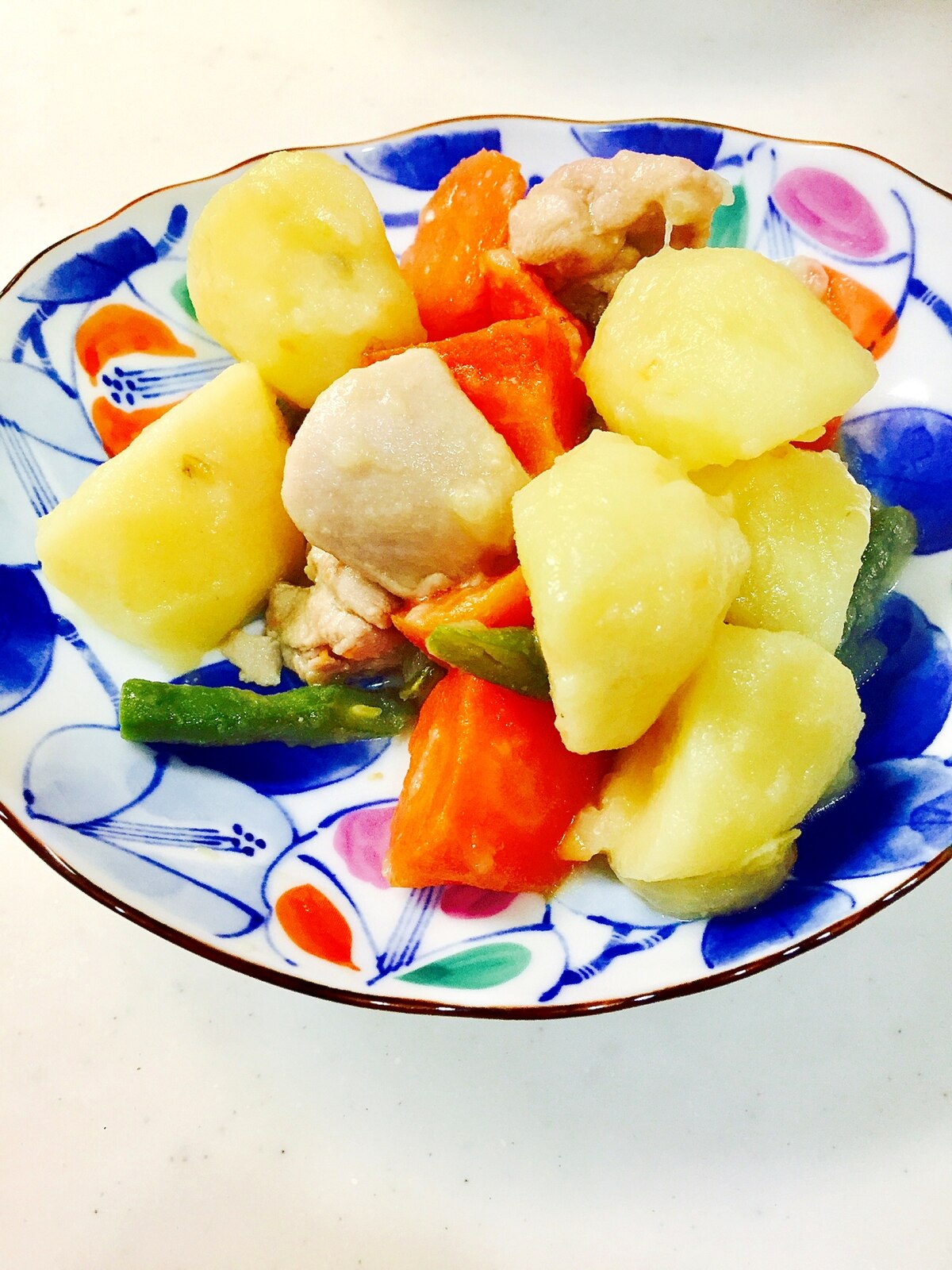 新じゃがいもとチキンの照り焼きバタ