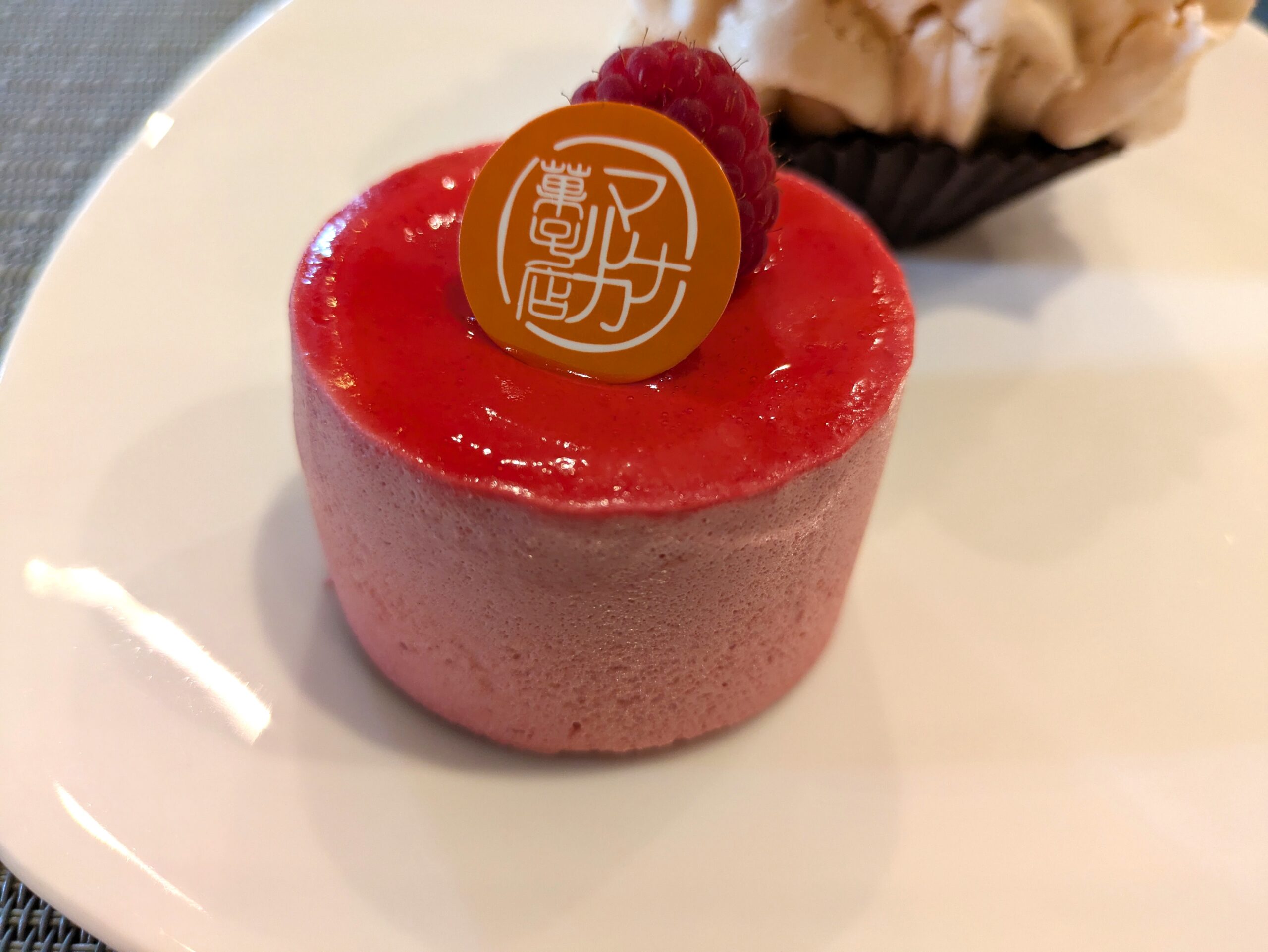 大阪初出店多数 「ルクア イーレ」に誕生した「スイーツゾーン」の人気商品を食べてみた