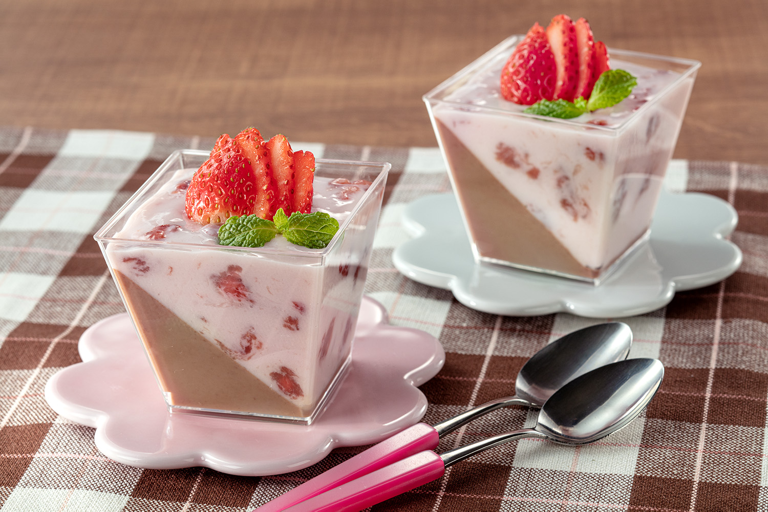 材料4つ 混ぜて冷やすだけ！いちごプリン