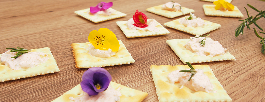 パーティー料理 ３０分で出来る持ち寄りレシピ おもてなし料理 カップ寿司 ちらし寿司 鶏肉と夏野菜の揚げ浸し キッシュ サラダ おつまみ ワインに合う 作り置き 常備菜 夕食 時短レシピ