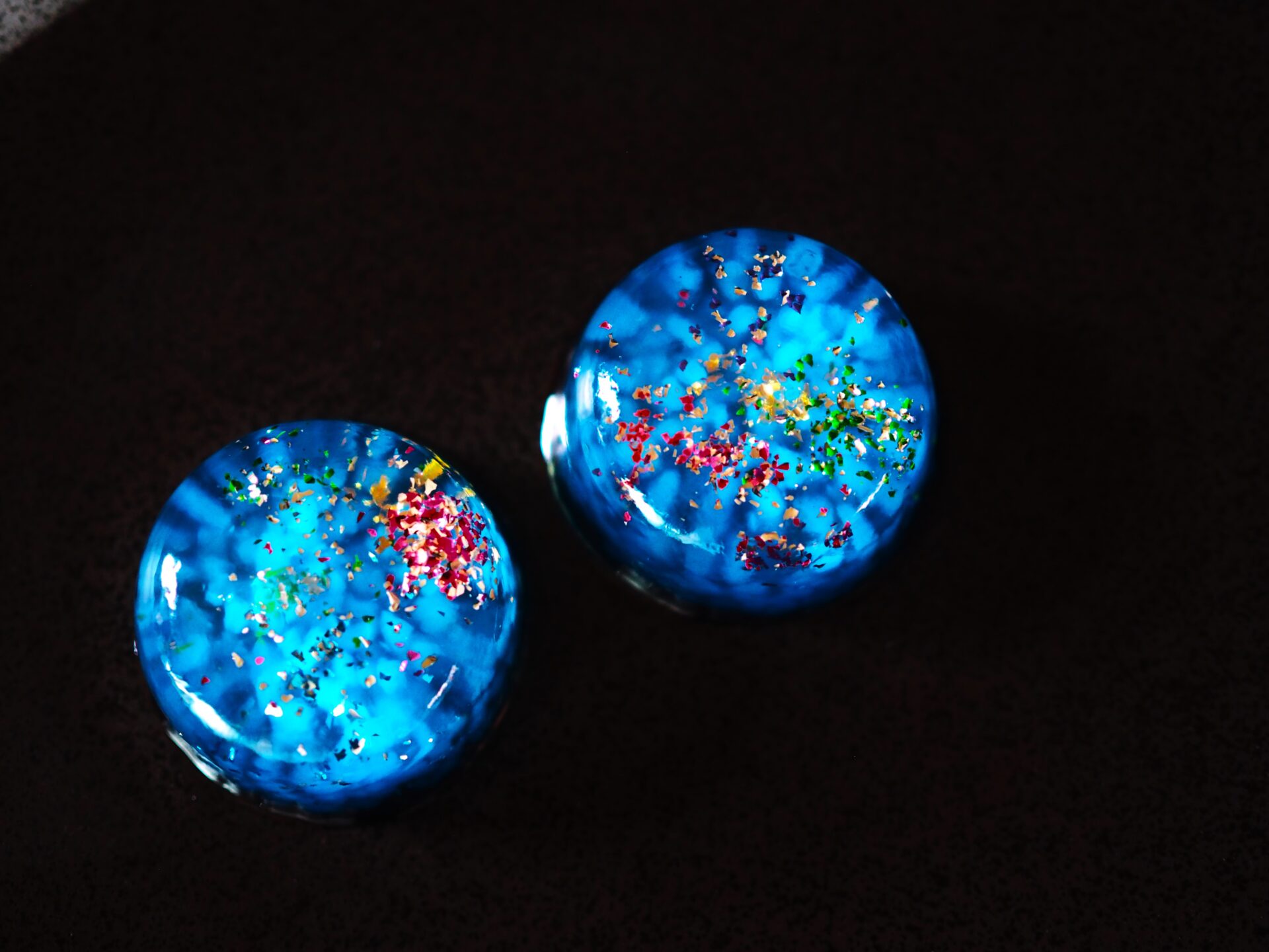 季節の和菓子「花火」とうちわの写真素材256770640- イメージマート