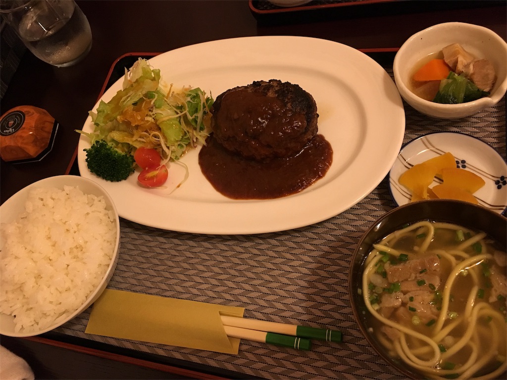 沖縄旅行中、石垣島「もちの木食堂」の進化系八重山そばの美味さにノックアウト！ - タビト～沖縄・離島のおすすめ観光情報サイト～