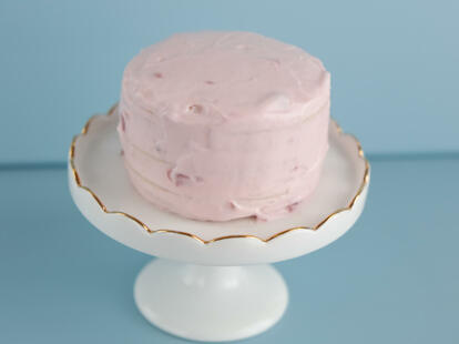 スマッシュケーキの作り方, 不器用な私でもできた😂, 子供たち3人とも夏生まれだから、毎回イチゴなしのスマッシュケーキ😂,今回はバナナとキウイで作ったよ！, 最近買った水切りヨーグルト作るやつが, 役に立ちました✌️便利, キッチンペーパーとザルで水切りできるから,なくても全然大丈夫👍, 簡単だから作ってみてねー！, 〰〰〰〰〰〰〰〰〰〰〰〰, このアカウントは0歳育児のことや,