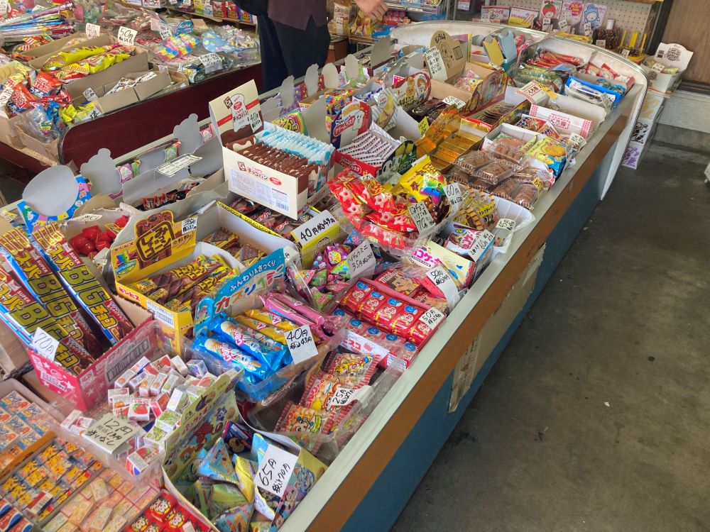 岡山の駄菓子屋 今・昔 かつては小学校区に1軒はあった駄菓子屋にまつわるあれこれをひも解きます。 PR- Webタウン情報おかやま
