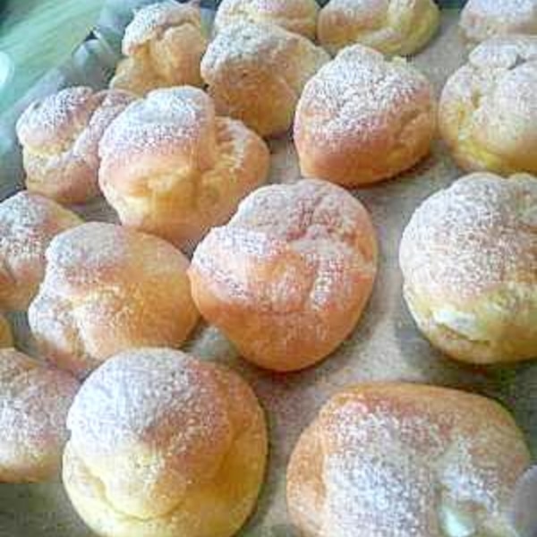 定番スイーツ シュークリーム