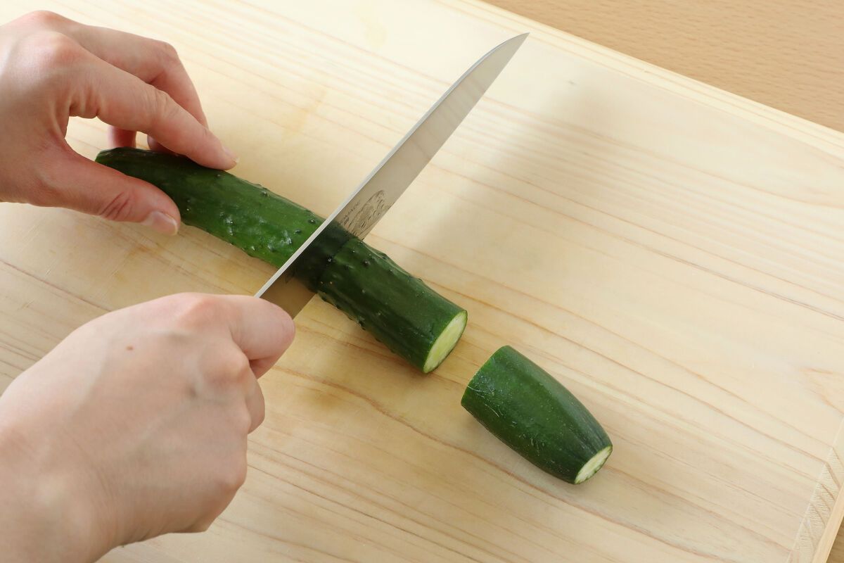 きゅうりの細切り - 野菜の切り方 料理の基礎レシピサイトNadia