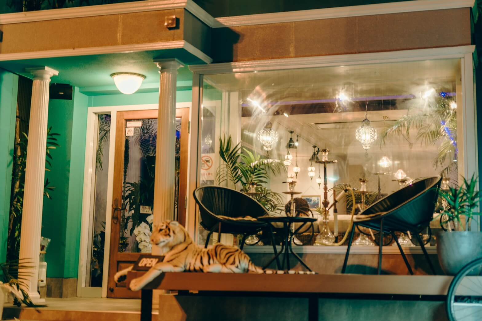 アラジンをテーマにした期間限定カフェがフォトジェニック♪ 魔法のランプやじゅうたんをモチーフにしたメニューもあるよPouch ポーチ