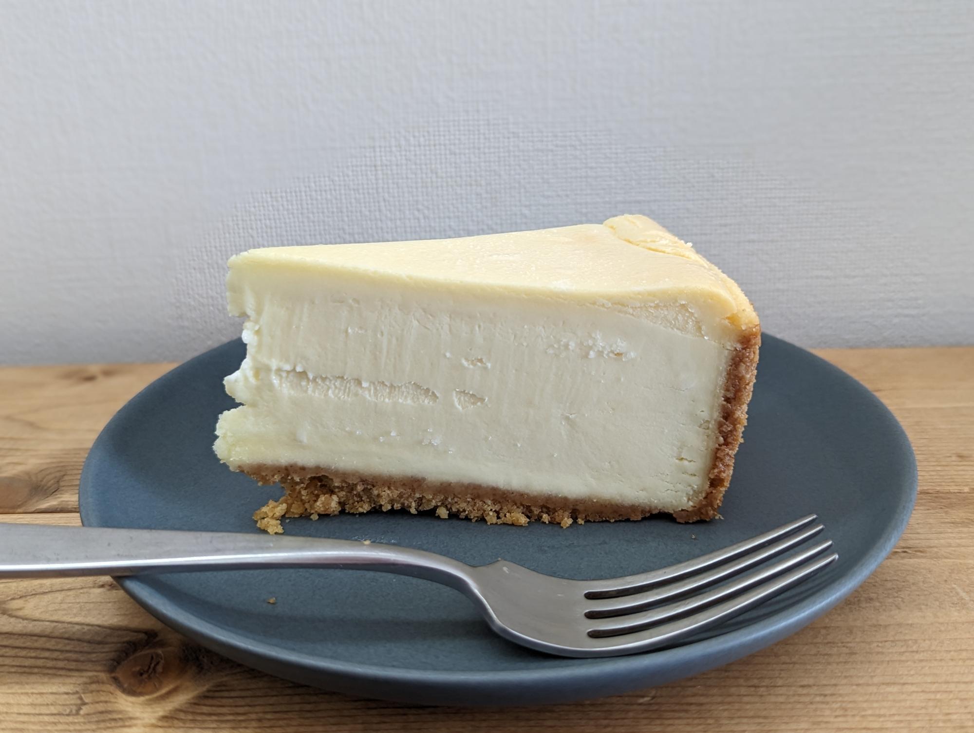 コストコの冷凍スイーツ『ザ・チーズケーキ・ファクトリー オリジナルチーズケーキ』は濃密食感で甘味欲を満たす！mitok ミトク