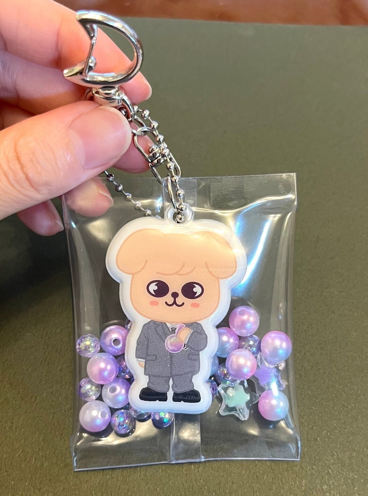 セリア『お菓子パッケージキーホルダー』使い方、口コミ、サイズ！缶バッジやアクスタに◎キャンディ、グミ！キャンディバッグ テトラ型も新発売