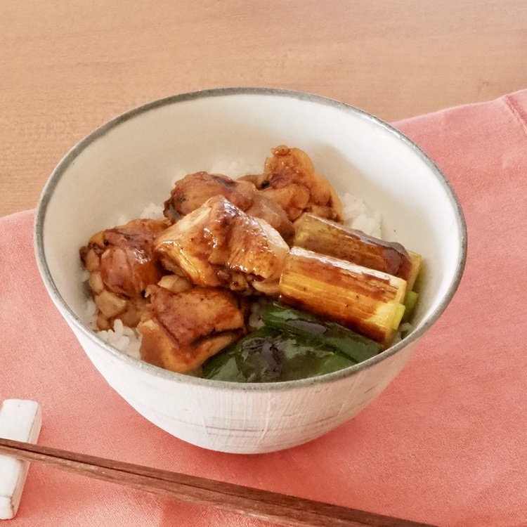 焼き鳥丼 ツナともやしのあえもの玉葱のみそ汁 食材宅配のヨシケイ 夕食ネット レシピ・メニュー・献立付き