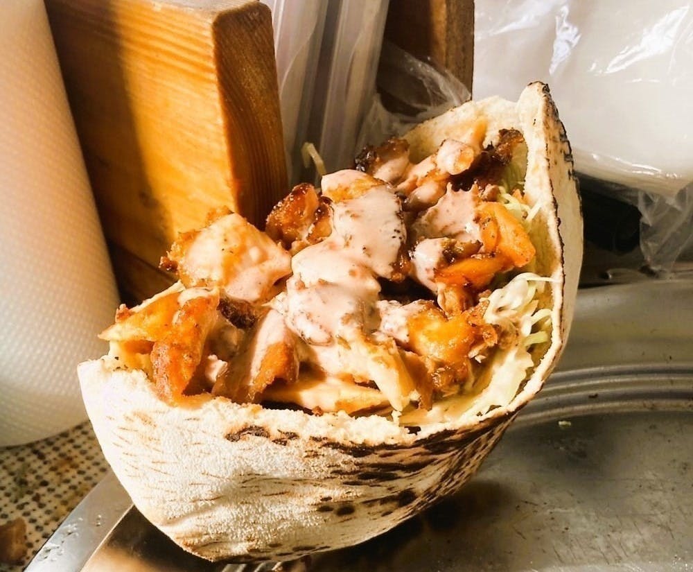 今度のキャンプで作るキャンプ飯。 ・ 普段キャンプで食べるご飯とは違う味 スパイスを漬け込んだ肉を炭火でじっくり焼き上げる 食欲をそそられる香り ・ソースをたっぷりかけて食らいつく ・ 仲間も喜ぶこと間違いなし あぁ楽しみだ ・ケバブケバブサンドケバブ丼