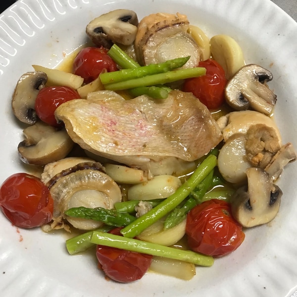 鯛のアクアパッツァ✨ 週末に白ワインとの相性抜群♡