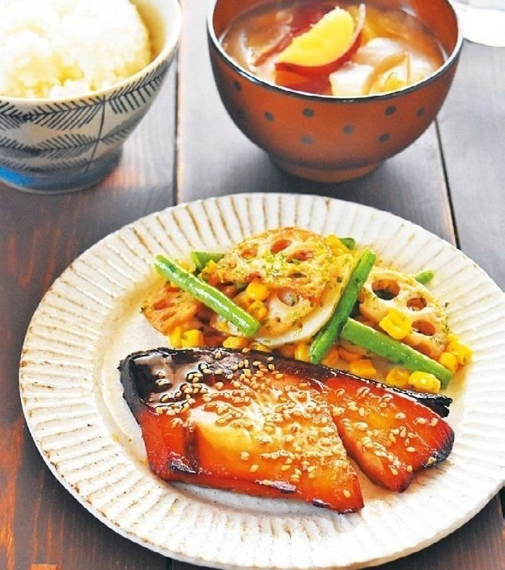 子どもも喜ぶ人気魚料理！白身魚のバターじょうゆソテー 副菜