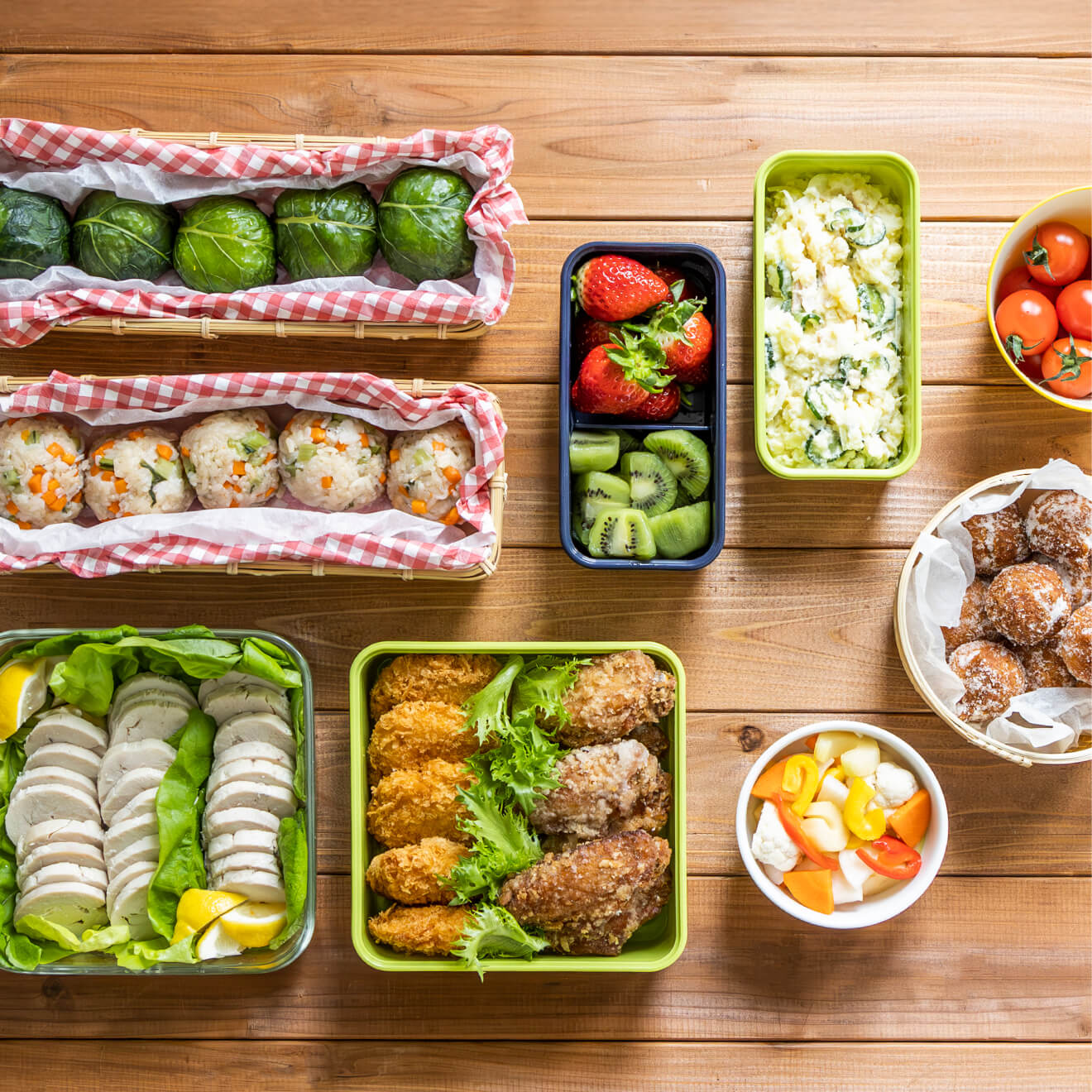 🌸 春らしい彩りのお弁当発見 ☆∀☆食べたすぎる～ ※店舗によって販売日が違います🙇‍♀️カブセンターベニーマートカブマルシェお 弁当