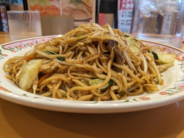 餃子の王将 焼きそば 醤油 ・大盛り 定番メニュー 進撃のグルメチェーン店、コンビニ、新メニュー、新商品、スイーツなどの最新グルメを最速でお届け