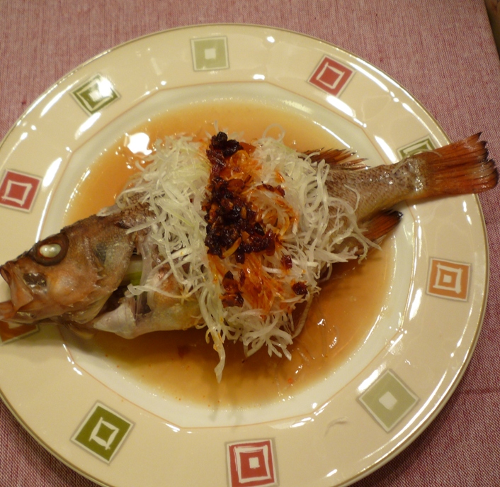 先日の釣果料理 トビウオ 🍴 ・トビウオの姿造り 珍しい魚が釣れたので、これまた姿造りに❗ 結論、身崩れしやすく、味含め刺身には向かないかも 😔てか、魚まったく関係ないですが、いつの間にかリールの音楽にミスチルの曲入ってるやん🎶 もうちょい選べる曲増えんかな