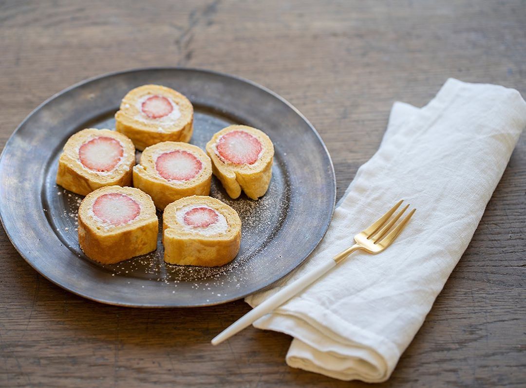 片栗粉、砂糖、バターのみ‼️ ポリ袋とフライパンで簡単に作れるおやつを考えました 香ばしザクほろクッキー ・片栗粉 60g ・バター 40g ・さとう20g ポリ袋でマヨネーズ状になるまでよく混ぜ、フライパンに生地を均一の厚さに入れ弱火で周りが