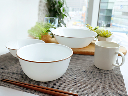 モダン主婦日本の陶器の家庭用食器セット