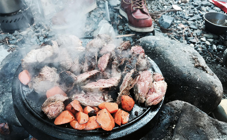 冬キャンプに最適！心温まるキャンプ飯のアイデア