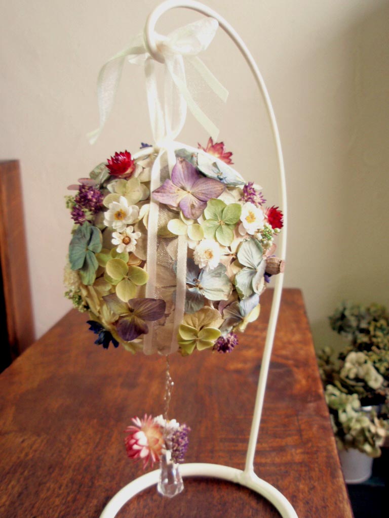 ボールブーケの作り方。バラと紫陽花の可愛いフラワーボール。梅雨を楽しむフラワーアレンジメント 。造花・アーティフィシャルフラワーDIYPomander Ball