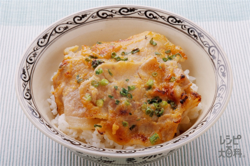 創業100年の老舗精肉店が手がけるお店「新世界」の秩父名物“豚味噌丼” - 秩父の全部リゾート化計画