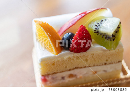 夢占い ケーキの夢は恋愛運上昇の吉夢♪食べる・買うなどパターン別の意味とは4MEEE