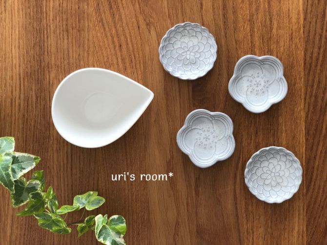 100均セリアの『豆皿 花こひき』が小さいサイズのお皿で可愛い！買てみた