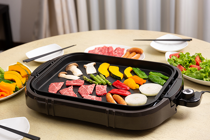 ホットプレートの収納アイデア！置き場に困る家電も「よく使うモノ指定席」へ置いたら使う頻度が上がった我が家の事例 – yasuko style