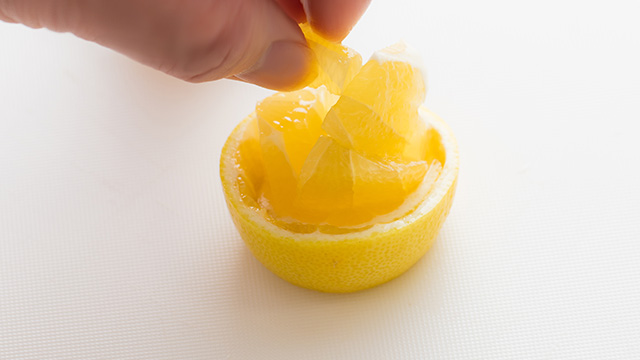 丁寧に作るレモンのくし切りの切り方 やり方：白ごはん.com