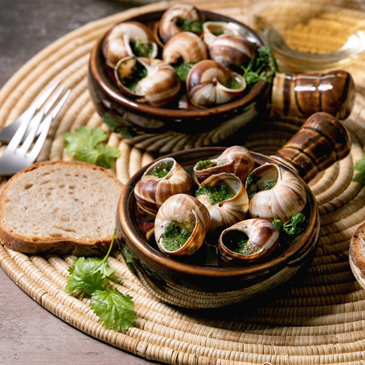 輸入食材通販ワークフランス産 エスカルゴインココット 6粒 ココット付き 冷凍 - 業務用イタリア食材・ワイン通販Work-Italia