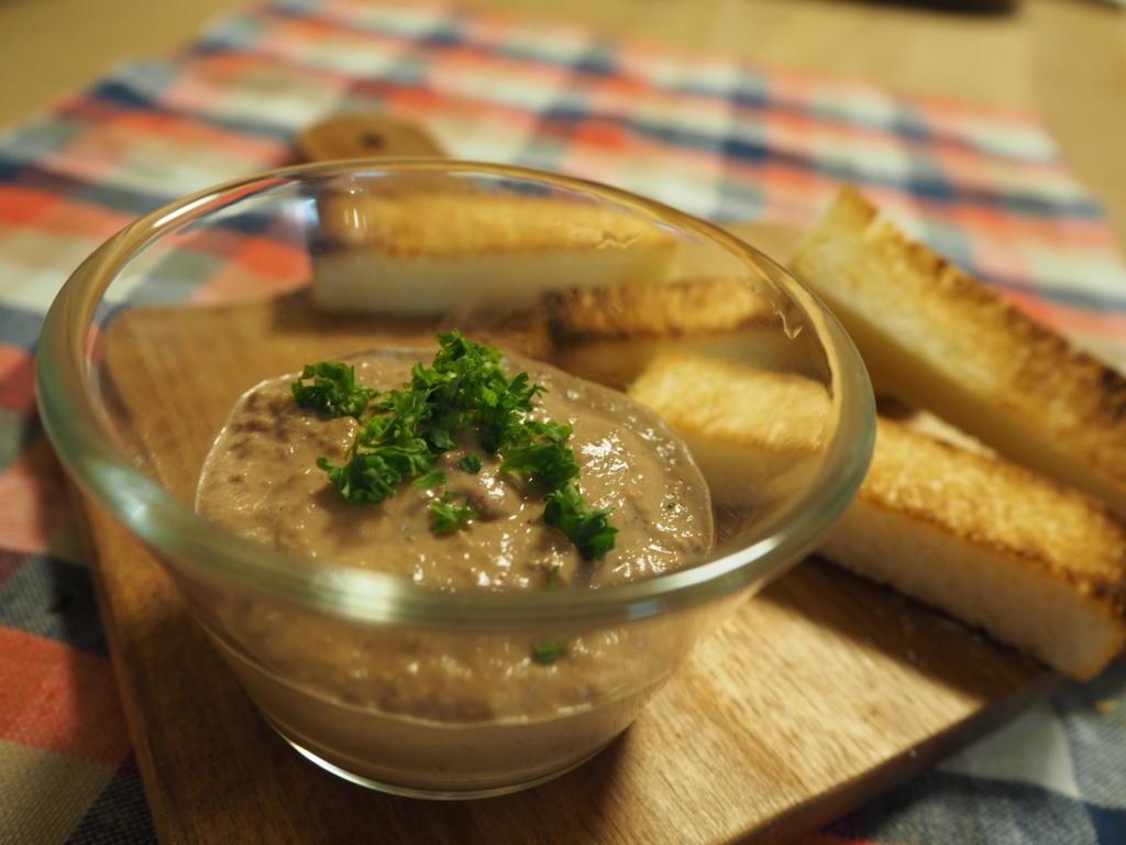 濃厚な味わい！ レバーペーストのパスタ