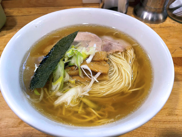 今年125店舗目は、板橋区役所前の「つけ麺 きくちゃん」へ！ 店名はつけ麺ですがお客さんが頼んでいるのは、つけ麺、ラーメンで6:4位ですかね！ 場所は 板橋区役所前からだとすぐですが、埼京線板橋駅から歩いてきました！ 価格設定がデフォが850円ですが、味たま