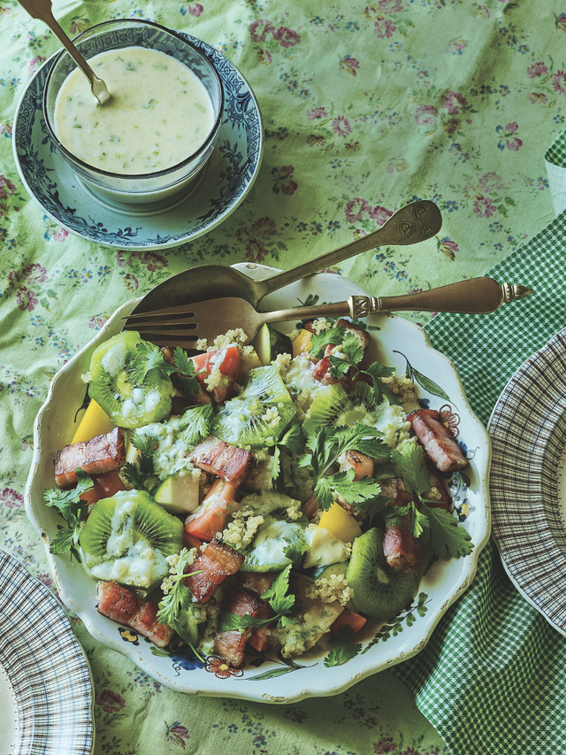 パクチーのサラダ樋口直哉 TravelingFoodLab.