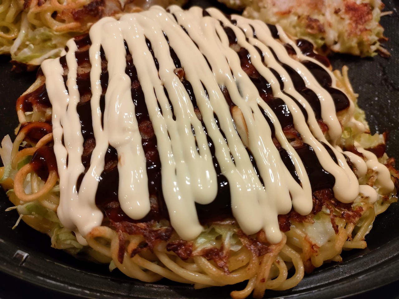 モダン焼きいい味、いい笑顔 コーミ株式会社