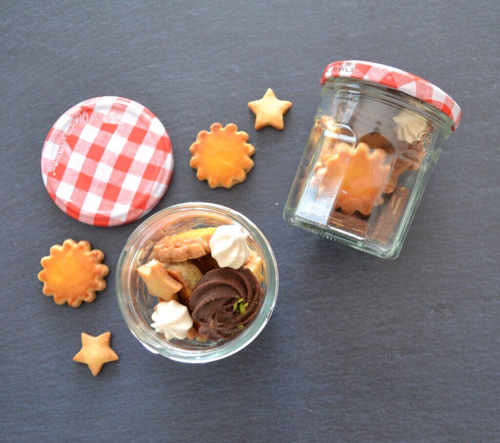 どうしても捨てられない！そんなお菓子缶の活用法教えますRoomClip mag暮らしとインテリアのwebマガジン