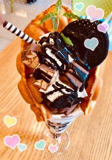 りょうくんグルメが推す「新大久保」のおやつ！人気カフェで食べるスティックワッフルりょうくんグルメガイド 第1回 – PICTURES