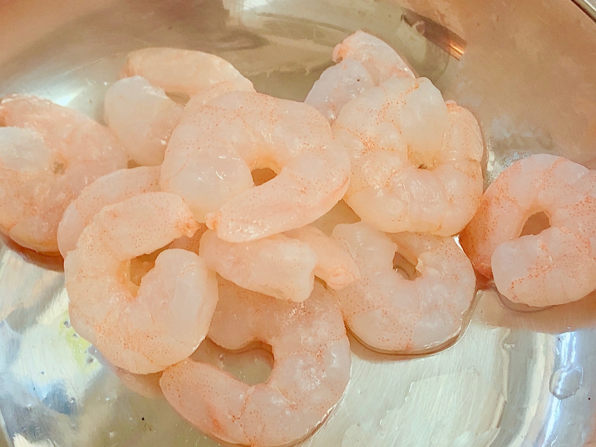 基本 プリッと仕上がる「えびのゆで方」。下処理のコツも！4ページ目- macaroni