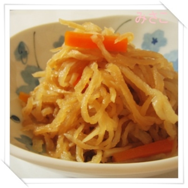 コロコロ大根煮物！！ サイコロにすることで時短で 子供も食べやすいおかずに😋✨ 〜材料〜 大根1 3 約300g醤油大さじ1 味噌大さじ1酒大さじ1 砂糖大さじ1 バター10g 〜作り方〜 1.大根をピーラーで皮剥くよ 2.食べやすいようにサイコロにカット 3.鍋に入れて水大さじ2