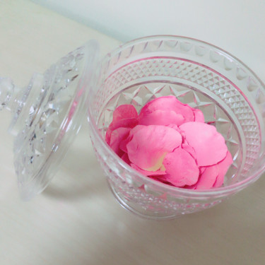 憧れのあのデパコス風♡花びらチークが100均アイテムで！お家で簡単にできるDIYレシピmichill byGMO ミチル