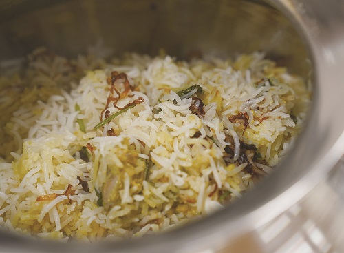 炊飯器ビリヤニ敗北をもぎとって、フライドオニオンにした方がおいしいです。 覚書 材料4人分・バスマティライス 2合 浸水する 300g・鶏もも肉 400g ・水 300ml ・ヨーグルト 50g ・トマト 1 2個 ・フライドオニオン 20g自作する場合は、玉ねぎ1個200g分を