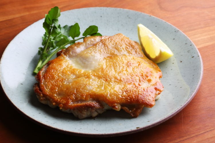 チキンソテー15分レシピ！ パリパリな皮がおつまみにピッタリ♪ - たべぷろ