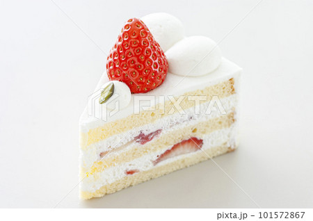 Photo Stock 瑞々しいイチゴがのった美味しそうなショートケーキAdobe Stock